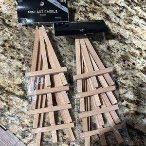 2, 4 packs of mini wooden art easels